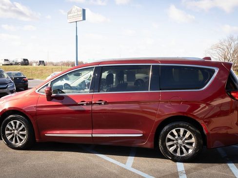 Used 2019 Chrysler Pacifica Touring-L Plus w/ Advanced Safetytec Group image 21