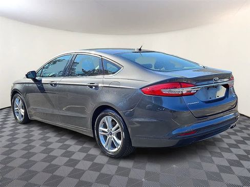 Used 2018 Ford Fusion SE w/ Fusion SE Technology Package image 5