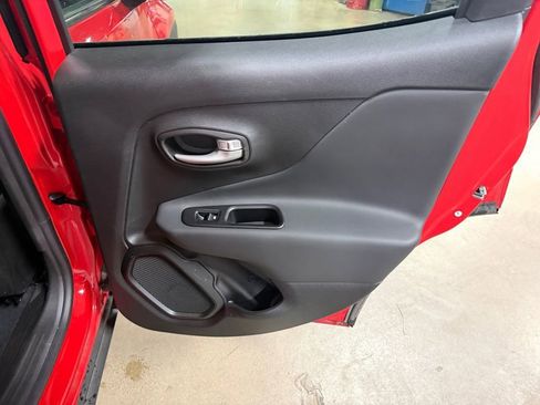 Used 2023 Jeep Renegade Latitude AWD/4WD image 21