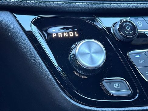 New 2027 Chrysler Pacifica Select FWD image 22