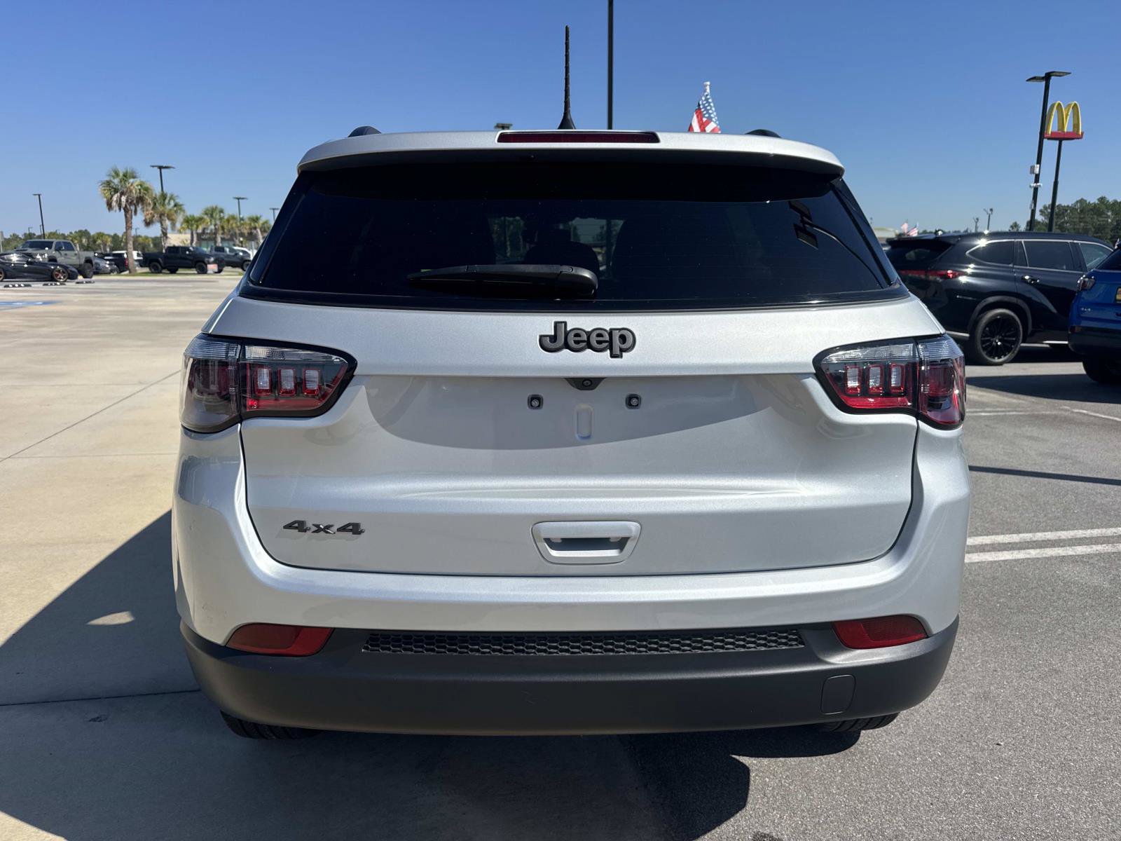 Used 2026 Jeep Compass Latitude AWD/4WD image 6