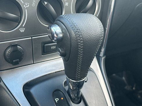 Used 2005 Toyota Matrix XR image 20