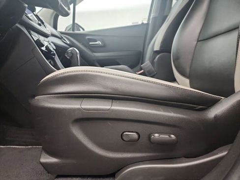 Used 2018 Chevrolet Trax Premier w/ Midnight Edition image 17