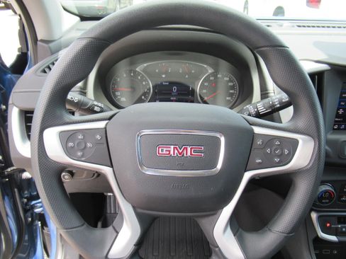 Used 2024 GMC Terrain SLE w/ Driver Convenience Package FWD image 23