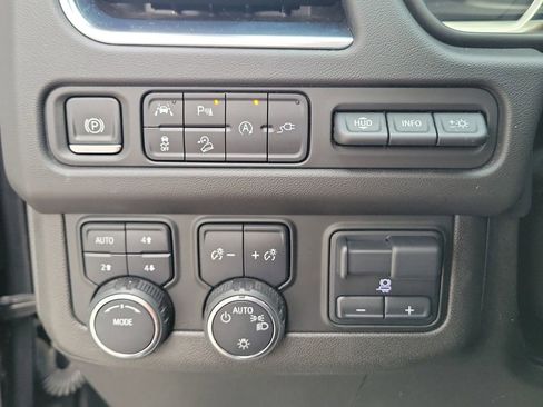 Used 2021 Chevrolet Suburban Premier w/ Premium Package image 23