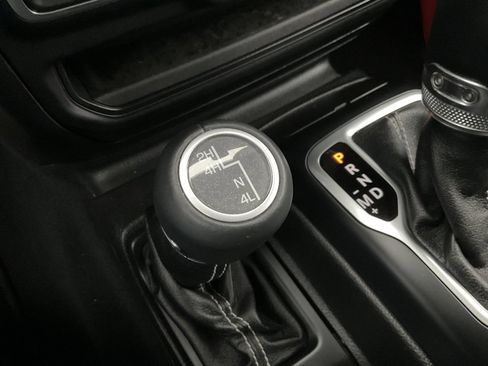 Used 2018 Jeep Wrangler Unlimited Sahara image 10