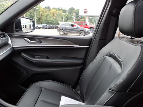 New 2025 Jeep Grand Cherokee Limited image 19