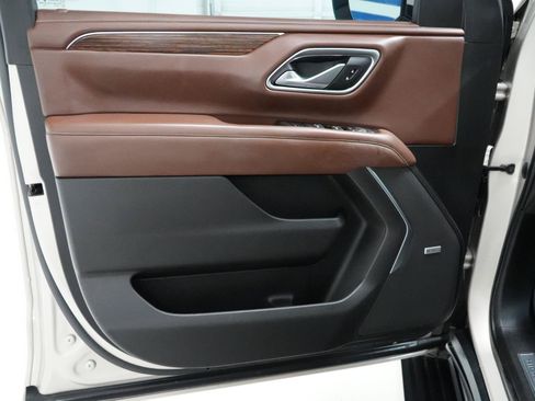 Used 2021 Chevrolet Tahoe High Country w/ Premium Package RWD image 12