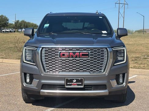 Used 2021 GMC Yukon Denali w/ Denali Premium Package image 3