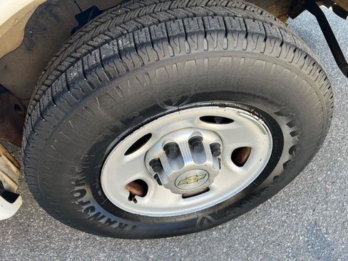 Used 2013 Chevrolet Express 2500 RWD image 18