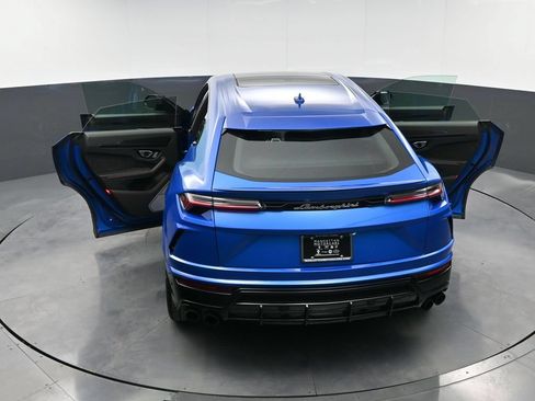 Used 2022 Lamborghini Urus AWD/4WD image 40
