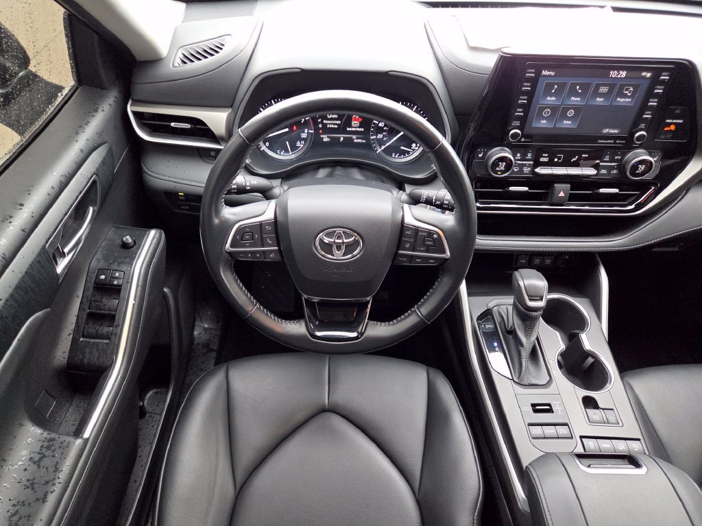 Used 2021 Toyota Highlander XLE AWD/4WD image 4