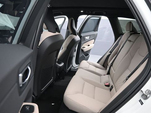 New 2026 Volvo XC60 B5 Plus w/ Protection Package Premier AWD/4WD image 20
