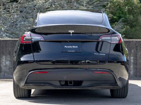 Used 2021 Tesla Model Y Long Range image 10