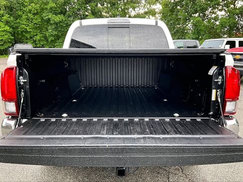 Certified 2023 Toyota Tacoma SR5 AWD/4WD image 30