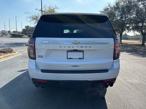 Used 2024 Chevrolet Suburban High Country image 4