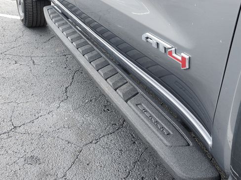 Used 2022 GMC Sierra 1500 AT4 image 7