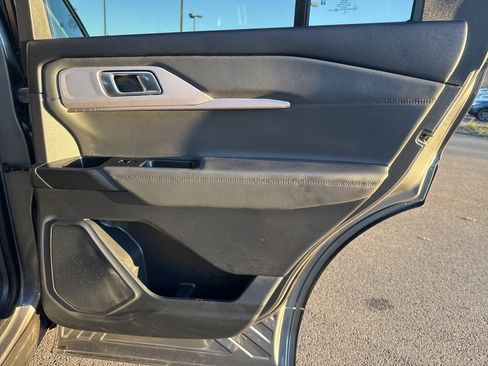 Used 2025 Ford Explorer Active image 24