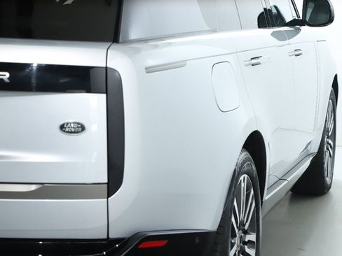 Used 2023 Land Rover Range Rover SE image 8