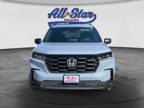 Used 2025 Honda Pilot Sport image 2