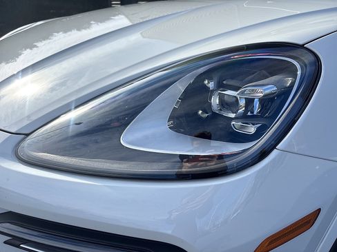 Certified 2022 Porsche Cayenne image 18