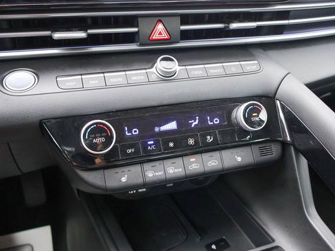 Used 2025 Hyundai Elantra Limited FWD image 14
