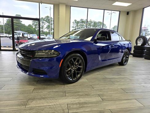 Used 2021 Dodge Charger SXT w/ Blacktop Package image 3