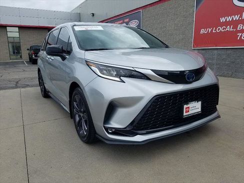 Certified 2022 Toyota Sienna XSE image 1
