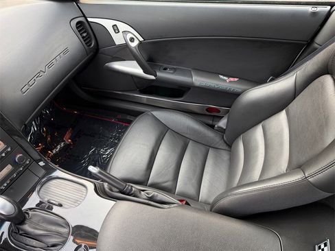 Used 2011 Chevrolet Corvette Coupe w/ 1LT image 16