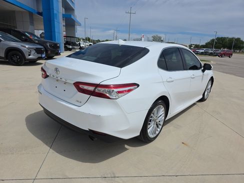 Used 2020 Toyota Camry XLE image 17