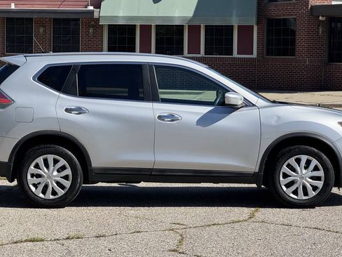 Used 2015 Nissan Rogue S w/ S Family Package AWD/4WD image 4