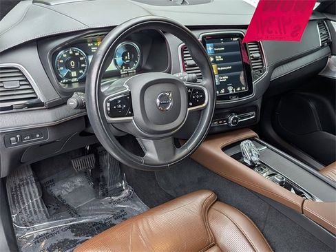 Certified 2022 Volvo XC90 T8 Inscription w/ Lounge Package image 9