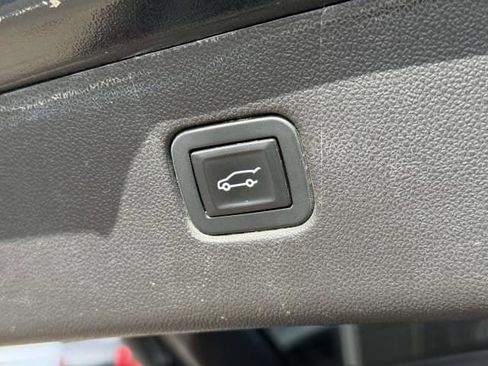 Used 2019 Chevrolet Blazer RS AWD/4WD image 11