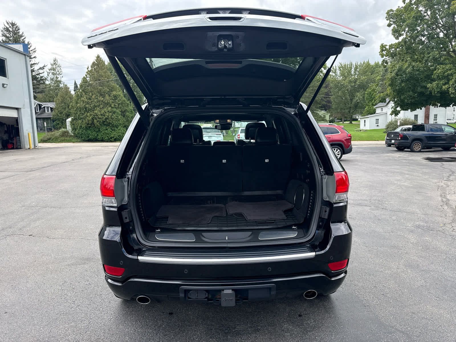 Used 2017 Jeep Grand Cherokee Overland w/ Jeep Active Safety Group AWD/4WD image 16