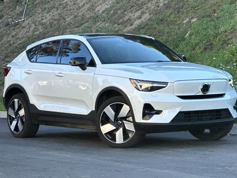 Certified 2023 Volvo C40 P8 Recharge Ultimate w/ Protection Package Premier image 2