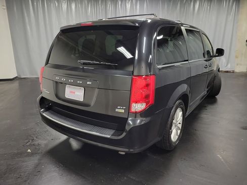 Used 2019 Dodge Grand Caravan SXT image 9
