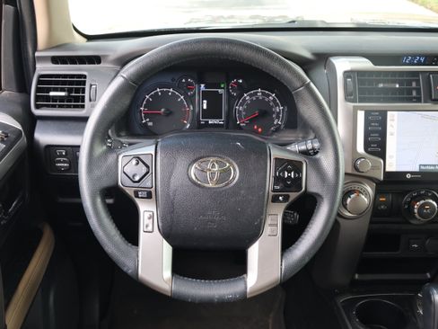 Used 2022 Toyota 4Runner SR5 Premium w/ Moonroof Package AWD/4WD image 17
