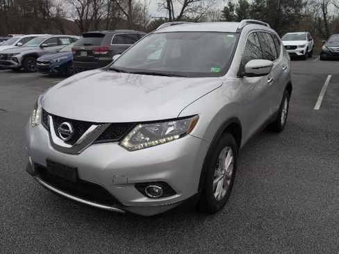 Used 2016 Nissan Rogue SV image 1