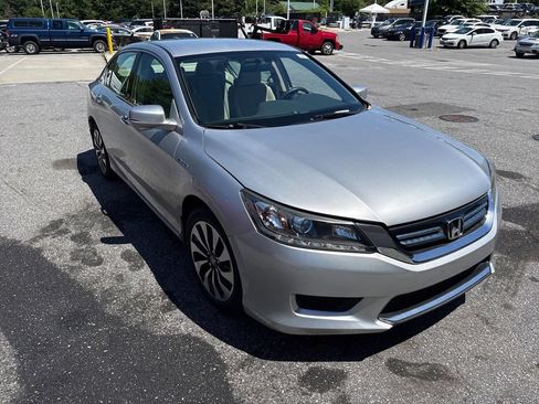 Used 2014 Honda Accord Hybrid Sedan image 2