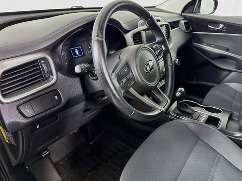 Used 2017 Kia Sorento AWD w/ LX Convenience Package image 8
