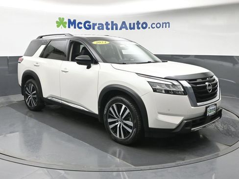 Used 2024 Nissan Pathfinder Platinum AWD/4WD image 2