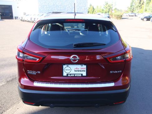 Used 2022 Nissan Rogue Sport SV w/ Technology Package image 4