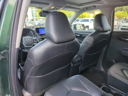 Used 2025 Toyota Highlander XLE AWD/4WD image 24