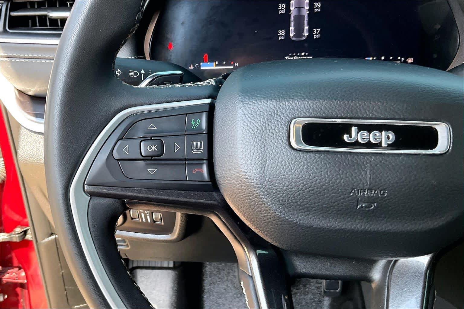 Used 2023 Jeep Grand Cherokee Altitude AWD/4WD image 23