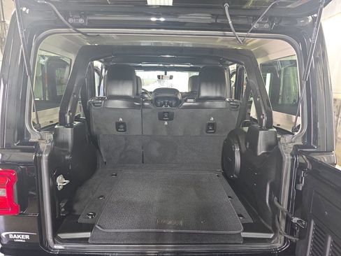 Used 2021 Jeep Wrangler Unlimited Sahara AWD/4WD image 12