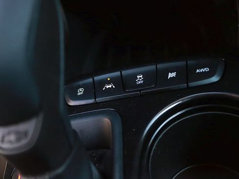Used 2025 Chevrolet TrailBlazer LT AWD/4WD image 19