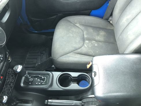 Used 2015 Jeep Wrangler Unlimited Sport w/ Quick Order Package 24S image 17