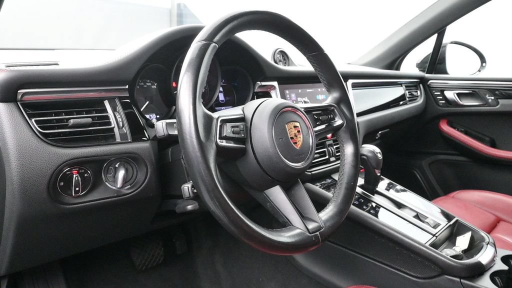 Certified 2023 Porsche Macan AWD/4WD image 5