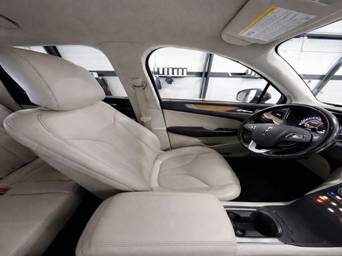 Used 2019 Lincoln MKC Select w/ Select Plus Package FWD image 11