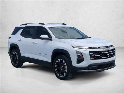 Used 2025 Chevrolet Equinox LT w/ Convenience Package II AWD/4WD image 3